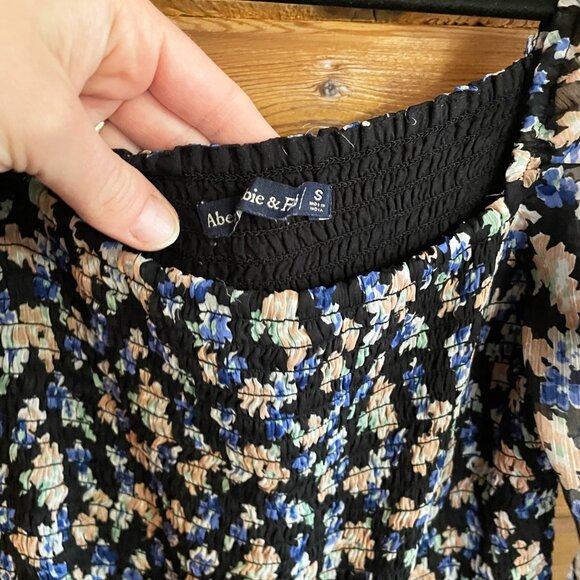 Abercrombie & Fitch Smocked Floral Chiffon Puff Sleeve Romper Size Small - Picture 3 of 5